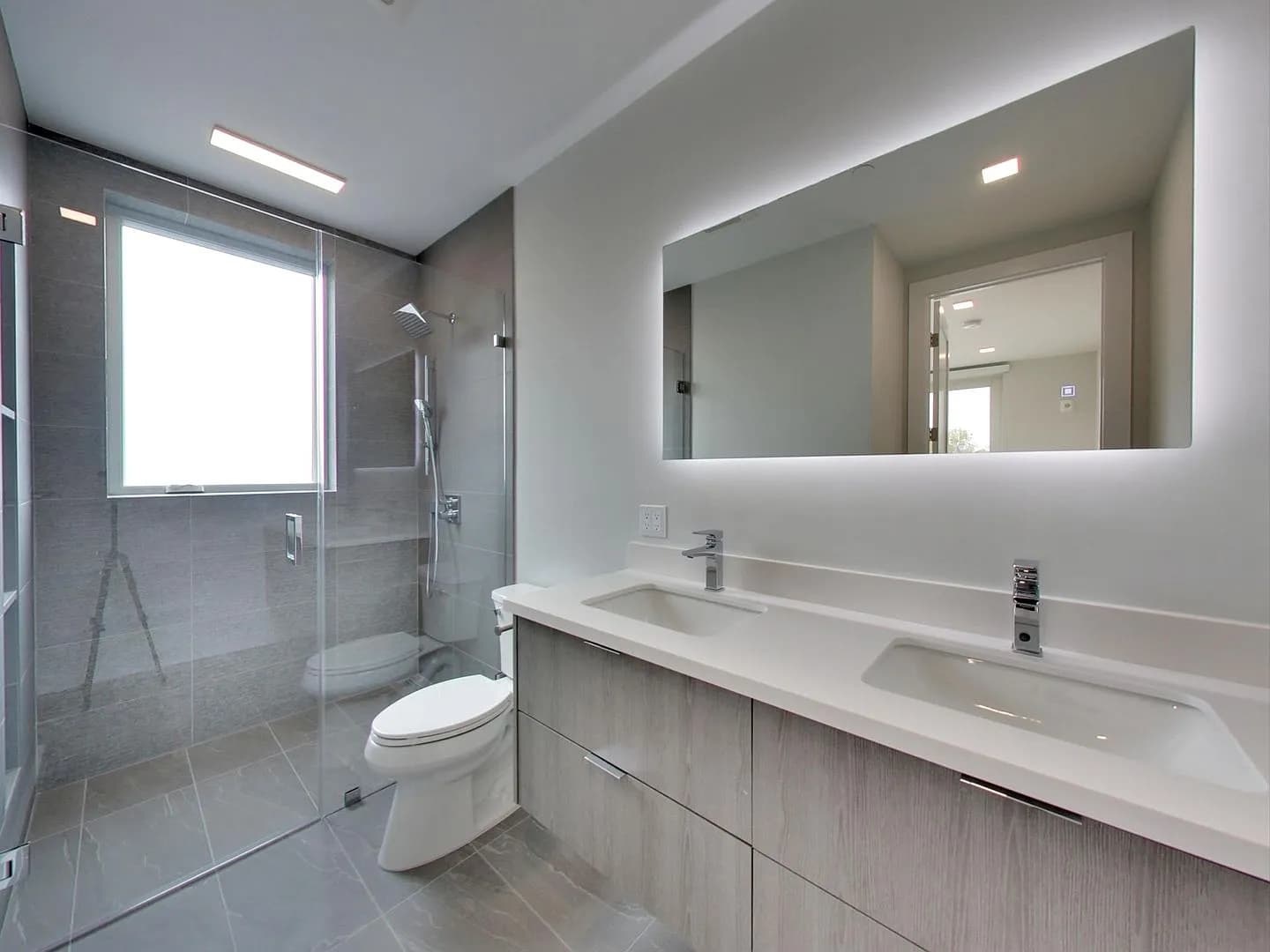 en-suite bath